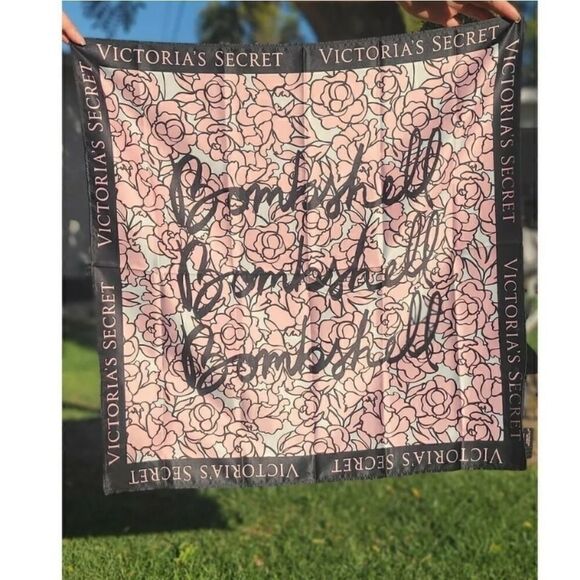 VICTORIA'S SECRET BOMBSHELL SIGNATURE SCARF - Picture 3 of 5